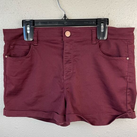 Tinseltown Stretch Fit Maroon Shorts Size 17 EUC - Picture 2 of 5